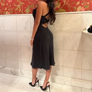 Beautiful elegant Armani Collezioni Silk midi dress😍